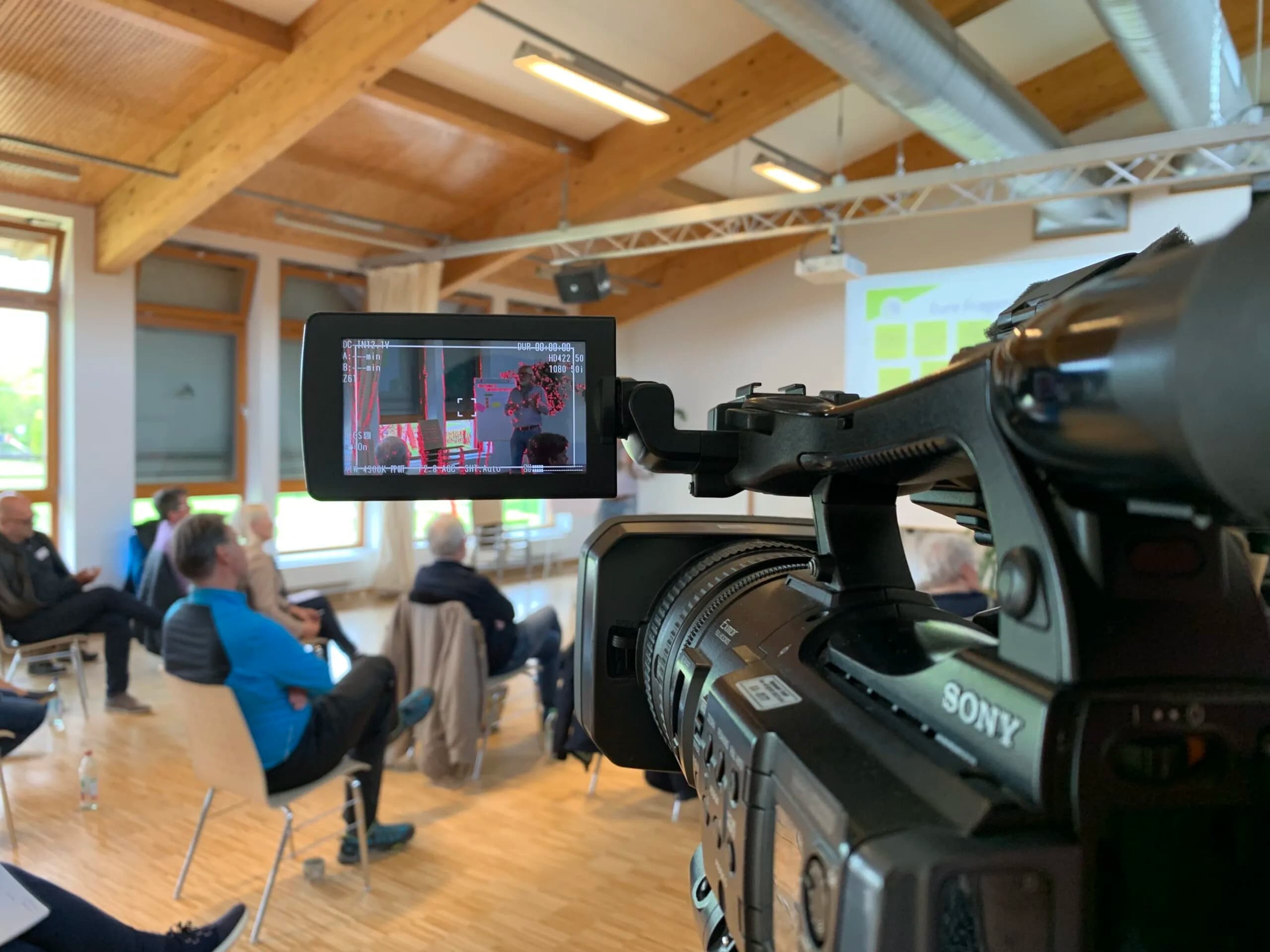 Professionelle Videokamera bei LAG Ammersee Bürgerbeteiligung Workshop